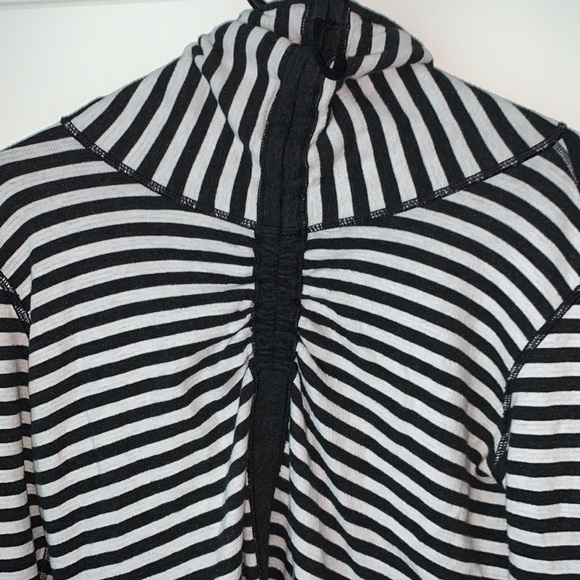 lululemon - reversible stripe in a clinch pullover - Picture 5 of 9